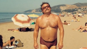 Franța cere interzicerea costumelor de baie extrem de strâmte în cazul bărbaților supraponderali