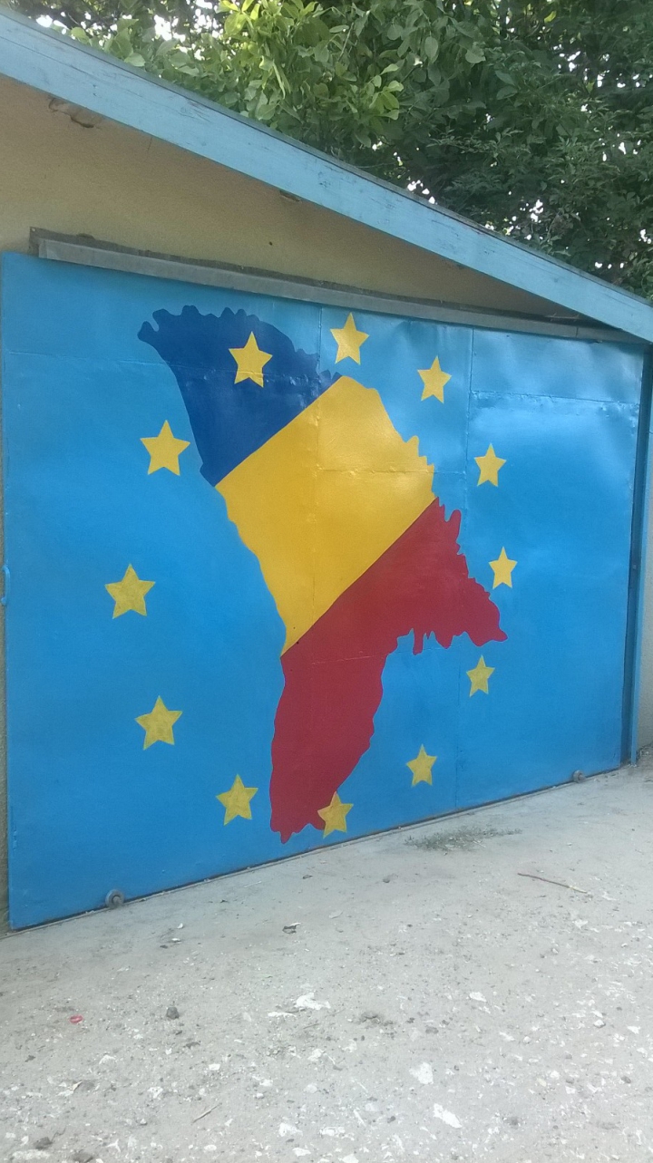 Mândri de acest neam! Noi poze cu moldovenii care arborează tricolorul oriunde nu s-ar afla (FOTO)