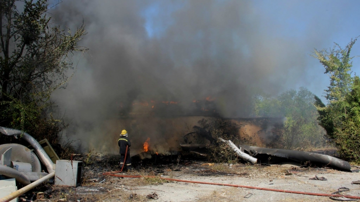 DETALII despre incendiul de la o staţie electrică din Capitală (GALERIE FOTO)