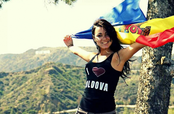 Mândri de acest neam! Noi poze cu moldovenii care arborează tricolorul oriunde nu s-ar afla (FOTO)