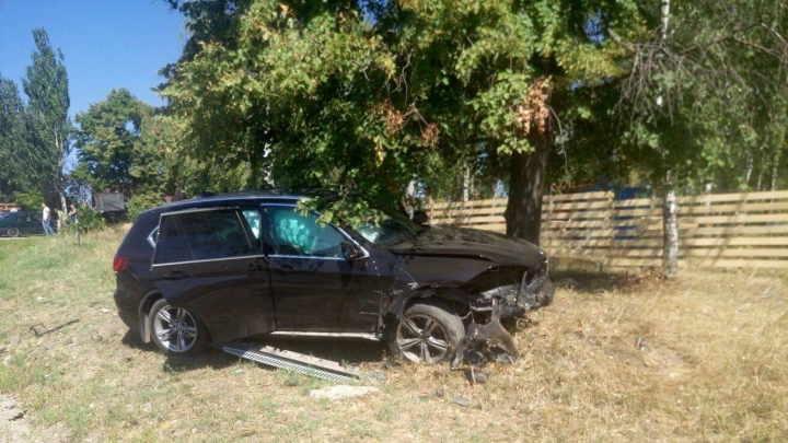 GRAV ACCIDENT pe traseul Chişinău-Leuşeni! Două maşini, făcute ZOB (FOTO)