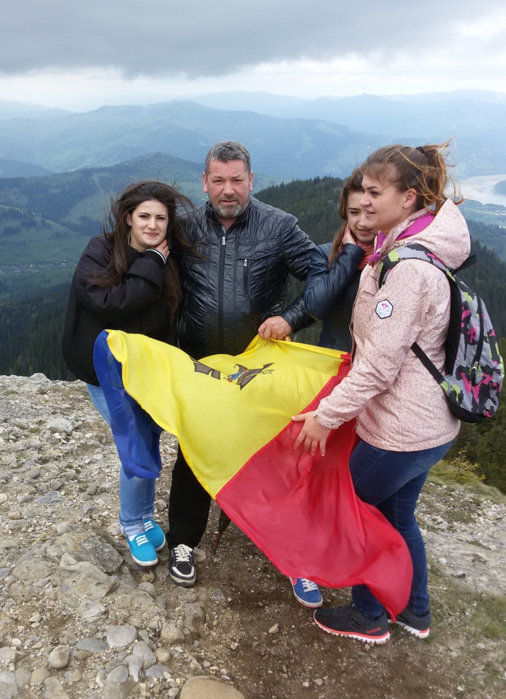 ARBOREAZĂ UN DRAPEL! Arată că eşti mândru de ţara ta şi expediază imaginile la adresa drapel@publika.md