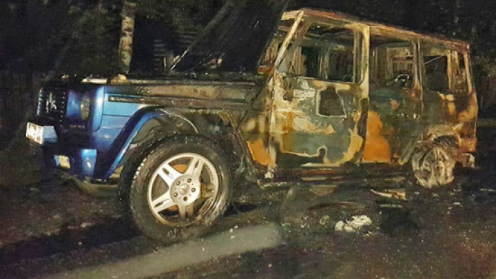 (FOTO) Un BMW a incendiat un Mercedes. Cum s-a întâmplat ACCIDENTUL BIZAR