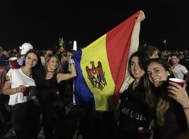 Mândri de acest neam! Noi poze cu moldovenii care arborează tricolorul oriunde nu s-ar afla (FOTO)