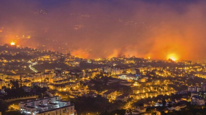 INCENDIILE au reizbucnit în Portugalia. Sute de pompieri au fost mobilizaţi