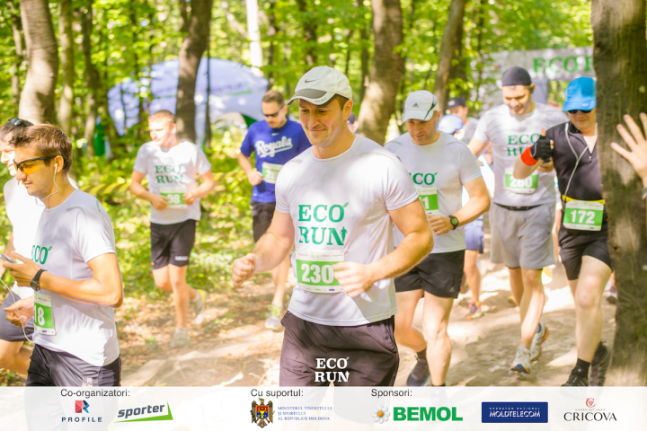 Circa 300 de sportivi amatori au participat la EcoRun-ul de Ziua Independenței