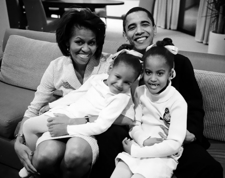 Tineri şi îndrăgostiţi! Povestea de dragoste dintre Barack şi Michelle Obama, în fotografii de familie