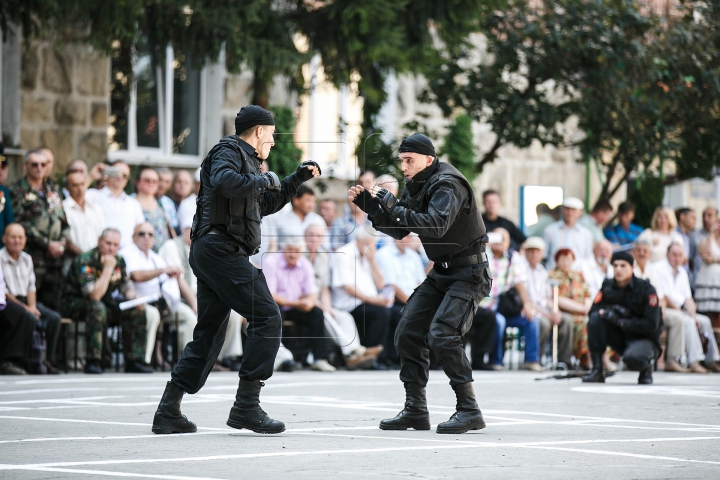 Eveniment FASTUOS! Paradă şi muzică de fanfară de ziua veteranilor militari (FOTOREPORT)