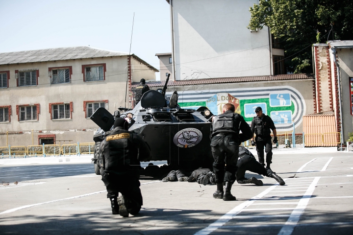 Eveniment FASTUOS! Paradă şi muzică de fanfară de ziua veteranilor militari (FOTOREPORT)