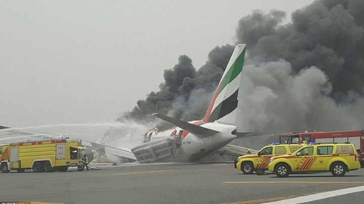 ŞOCANT! Clipe de coşmar filmate în interiorul avionului Emirates. Pasagerii ţipă îngroziţi (VIDEO)