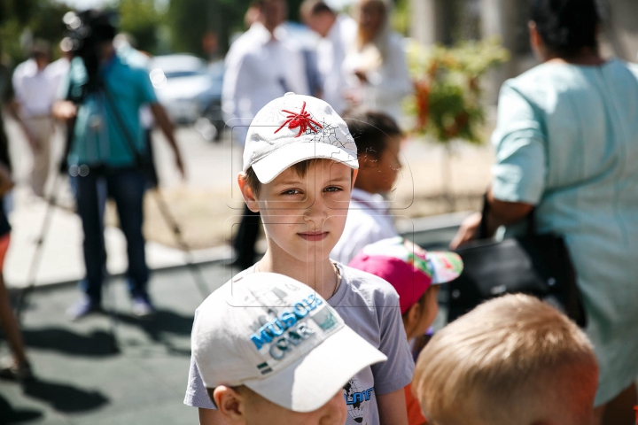 "Parcuri Edelweiss": Copilărie mai frumoasă pentru zeci de copii din Hânceşti şi Ialoveni (FOTOREPORT)