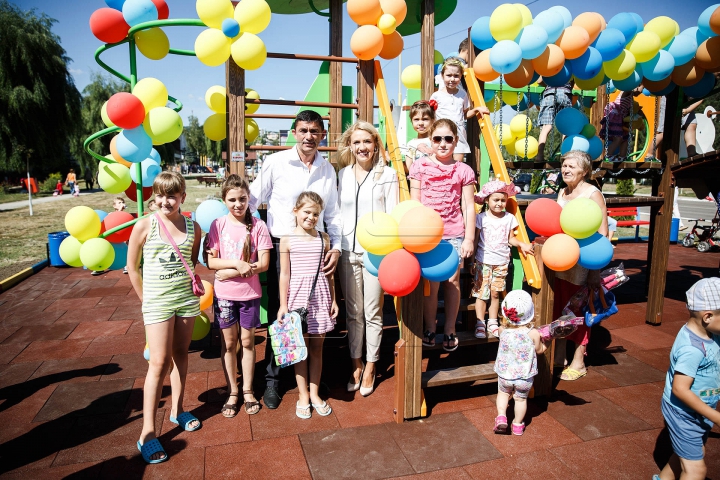 "Parcuri Edelweiss": Copilărie mai frumoasă pentru zeci de copii din Hânceşti şi Ialoveni (FOTOREPORT)