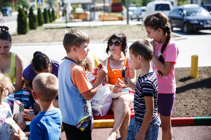 "Parcuri Edelweiss": Copilărie mai frumoasă pentru zeci de copii din Hânceşti şi Ialoveni (FOTOREPORT)