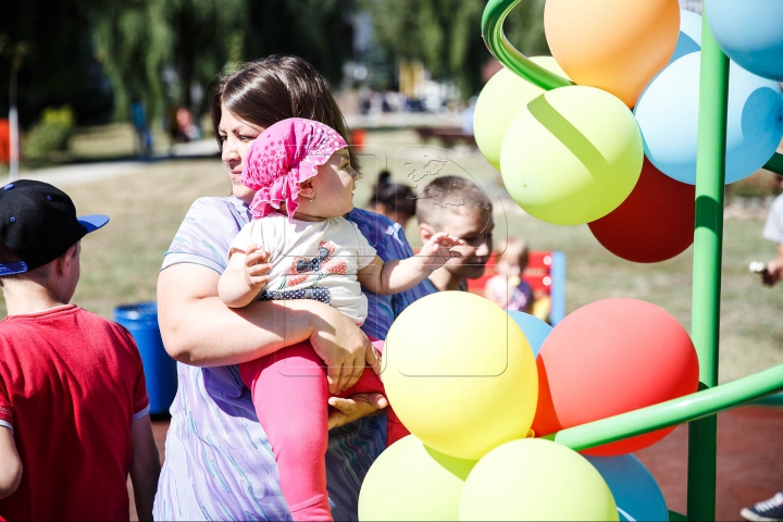"Parcuri Edelweiss": Copilărie mai frumoasă pentru zeci de copii din Hânceşti şi Ialoveni (FOTOREPORT)