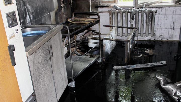 INCENDIU la Spitalul Clinic al Ministerului Sănătăţii: Mai mulţi pacienţi, evacuaţi (VIDEO)