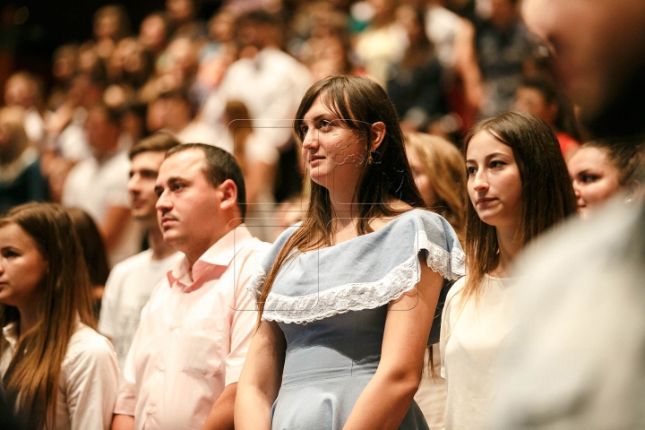 Tinerii admiși la Universitatea de Medicină au depus tradiționalul jurământ al studentului (VIDEO/FOTOREPORT)