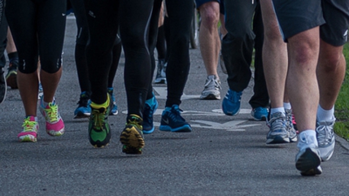 Cursă ciudată în Ţara Galilor. Peste o mie de sportivi S-AU ÎNTRECUT CU UN TREN