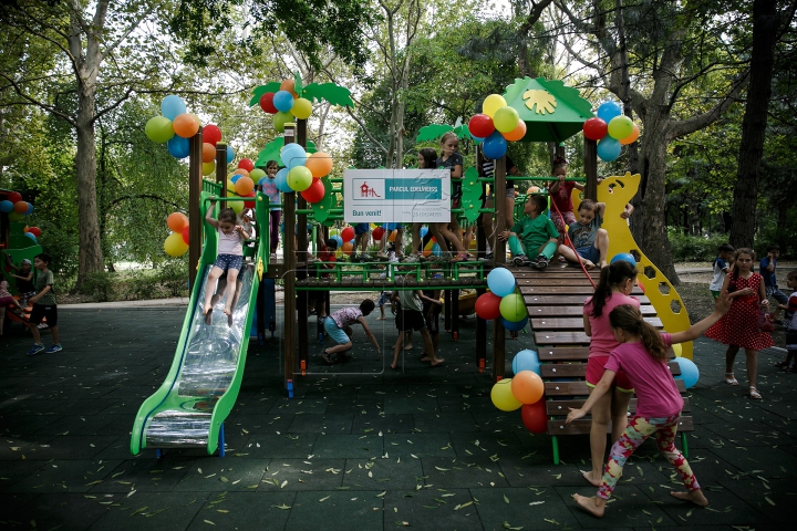 "Parcuri Edelweiss". Două terenuri de joacă au fost inaugurate la Ciocana şi Botanica (FOTOREPORT)