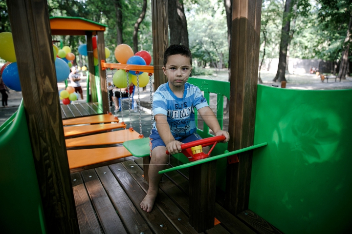 "Parcuri Edelweiss". Două terenuri de joacă au fost inaugurate la Ciocana şi Botanica (FOTOREPORT)