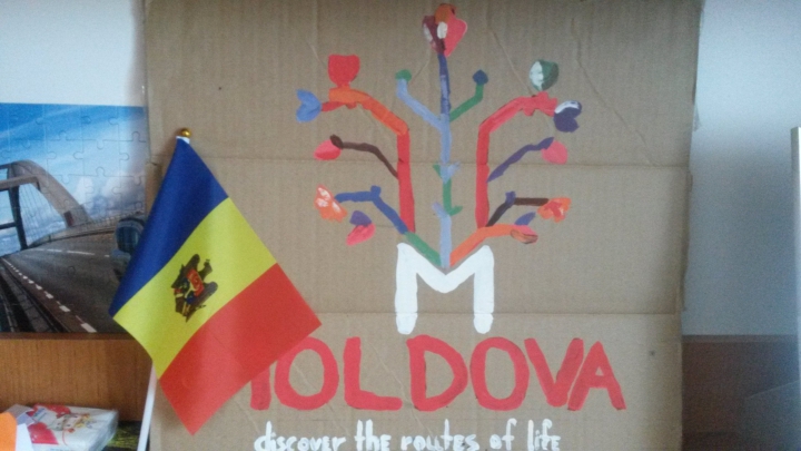 "Sunt mândru de ţara mea!" Tot mai mulţi moldoveni se alătură campaniei "Eu sunt Moldova"