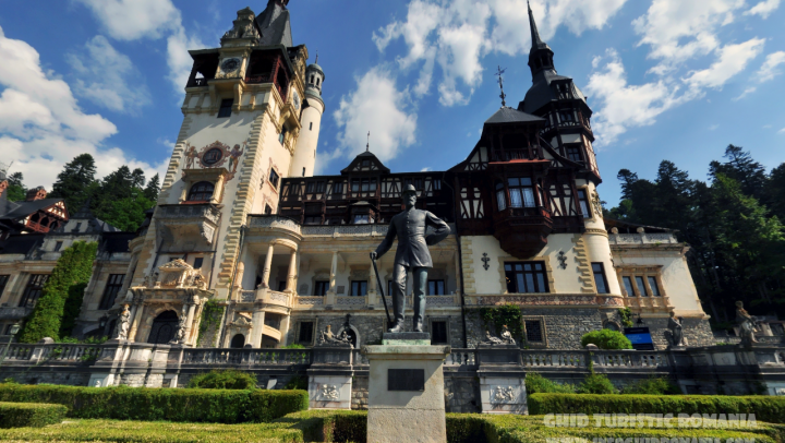 DOLIU! Drapel coborât în bernă la Castelul Peleș din Sinaia