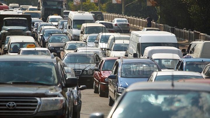 TRAFIC DE COŞMAR în Capitală! Unde se circulă cu dificultate (FOTO)