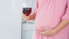 PĂZEA! Un pahar de vin pe zi scade fertilitatea femeilor