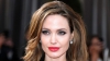 Angelina Jolie se mută cu copiii în Malibu. Un star celebru o consolează pe vedeta în prag de divorţ