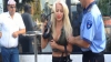 Scene HALUCINANTE, filmate în Piteşti. O blondă siliconată, BEATĂ CRIŢĂ (VIDEO)