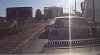 NERUŞINARE! Ce face un bărbat dis-de-dimineaţă pe strada Ion Creangă din Capitală (VIDEO)
