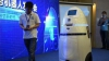 China: Pe unul din terminalele aeroportului din orașul Shenzhen patrulează roboți