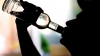 NO COMMENT: Un rus a băut o sticlă de vodcă dintr-o răsuflare (VIDEO)