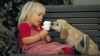 IMPRESIONANT! O fetiţă din Iaşi își vinde jucăriile pentru a avea grijă de câinele adoptat (VIDEO)