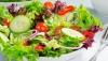 Mănâncă salată verde pe stomacul gol. Vei rămâne uluit de efectul pe care îl va avea asupra corpului tău