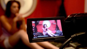 Film porno cu două surori: o mamă a văzut fetele pe un site pentru adulţi. Ce a urmat