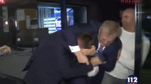 BĂTAIE CU PUMNI ŞI PICIOARE între doi deputaţi ucraineni. Ce nu au "împărţit" oficialii (VIDEO 18+)