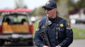 SUA: 12 polițiști, răniți în confruntări izbucnite după ce poliția a ucis un afro-american