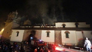 INCENDIU TRAGIC! O biserică veche din Peru, DISTRUSĂ de FOC