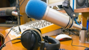 Cele mai bune podcast-uri pe care să le asculţi în timp ce lucrezi