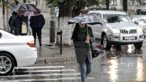 Pregătiţi umbrelele! Câte grade vor indica termometrele în următoarele zile