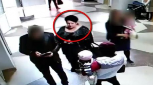Hoţi de buzunare la o policlinică din Capitală. Sună la poliţie dacă ai văzut acestă femeie (VIDEO)