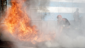 SCENE DRAMATICE pe o autostradă: 18 maşini au fost făcute scrum, după ce un camion a luat foc