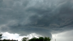 PUBLIKA WORLD: Furtuna produsă în România a făcut ravagii şi în Ungaria (VIDEO)