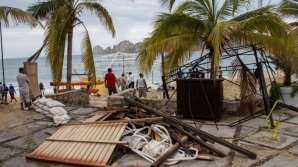 Nord-vestul Mexicului, bântuit de Uraganul Newton. Cel puţin două persoane au decedat (VIDEO)