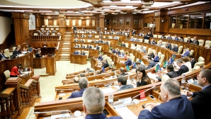 ŞEDINŢĂ SPECIALĂ la Parlament: Guvernul şi-a asumat răspunderea în faţa Legislativului (VIDEO)