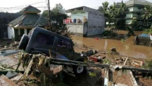 Ploile torențiale din Indonezia continuă să facă victime: 26 de morți și 30 de răniți