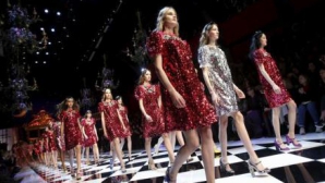 Tendințele pentru vara viitoare, prezentate la Săptămâna Modei de la Milano. Ce propun designerii