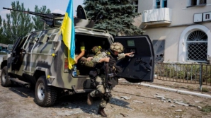 Violenţele din estul Ucrainei continuă. Insurgenţii atacă poziţiile armatei guvernamentale tot mai des