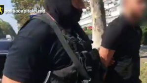 REŢINERI CU MASCAŢI în Capitală. Indivizii, suspectaţi de jaf de motorină de la staţiile PECO (VIDEO)