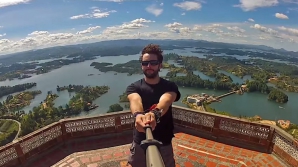 LUPTĂ NEMILOASĂ împotriva pozelor selfie! METODA INCREDIBILĂ a unui tânăr din America